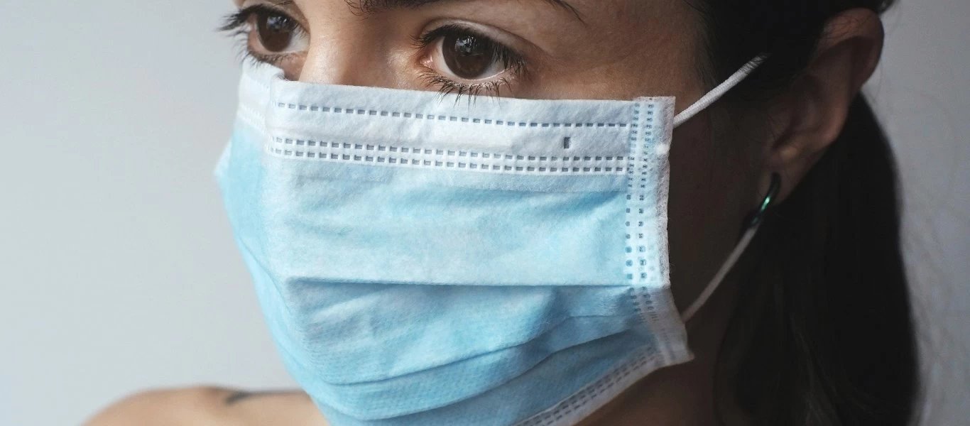 Η «ειδική» Β.Παπαευαγγέλου απορεί με το «θράσος» των πολιτών να θέλουν να πετάξουν τη μάσκα (βίντεο)